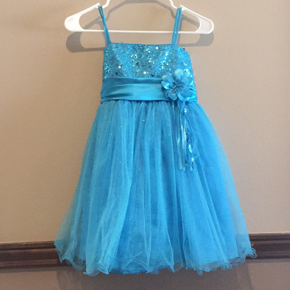 Very pretty turquoise sequin dress